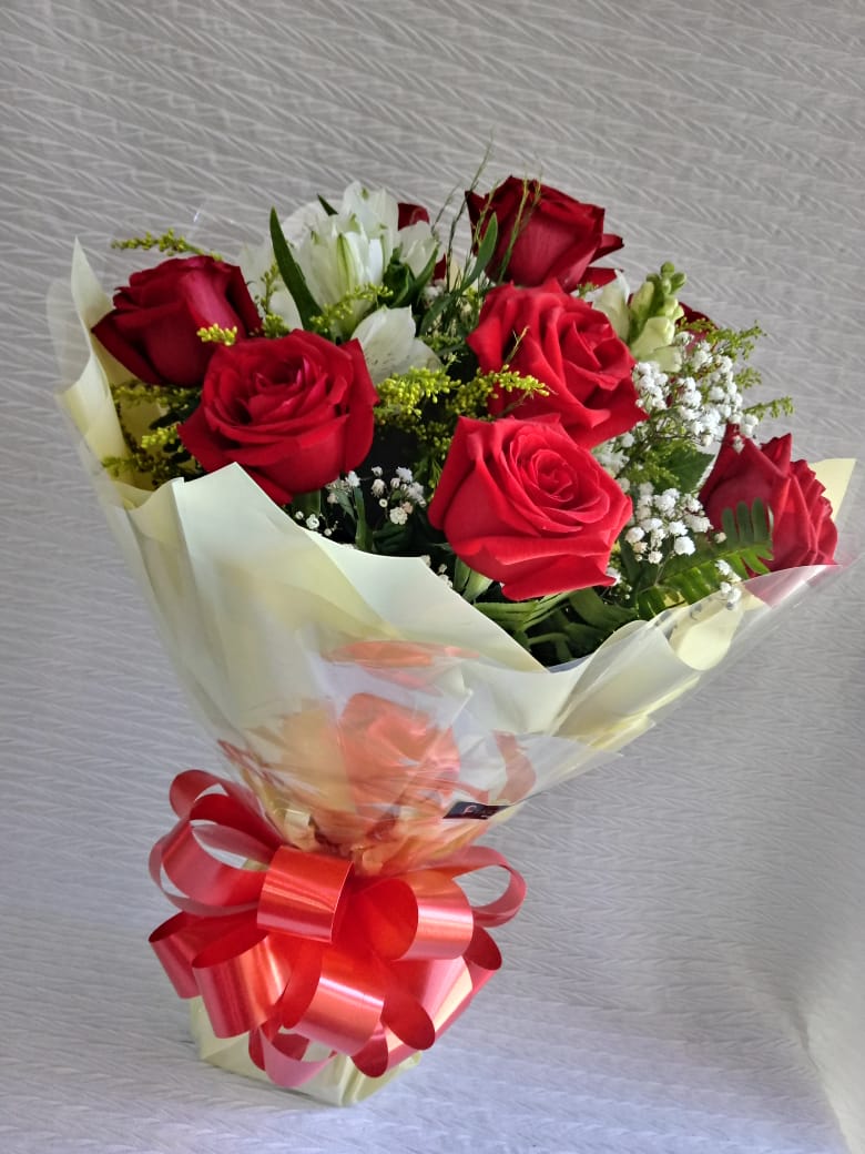 RAMO 07 ROSAS VERMELHAS
